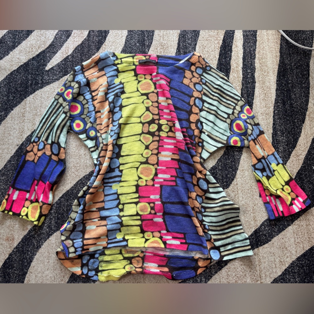 Colorful Abstract Patterned Top - Picture 2 of 3